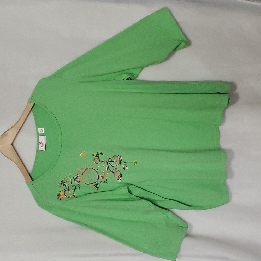 Quaker Factory Embroidery Designs with Accent Dangling Heart Top Size 2X